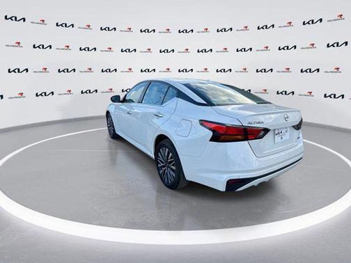 Pearl White Tricoat 2024 Nissan Altima 2.5 SV