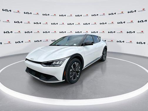 Snow White Pearl 2024 Kia EV6 Light