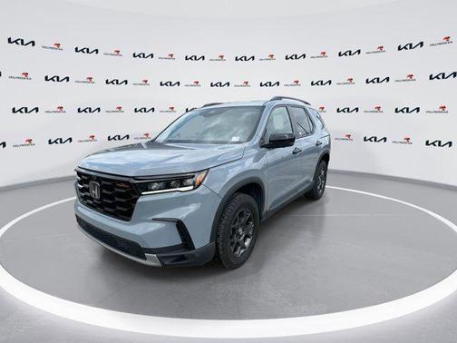 Sonic Gray Pearl 2025 Honda Pilot TrailSport
