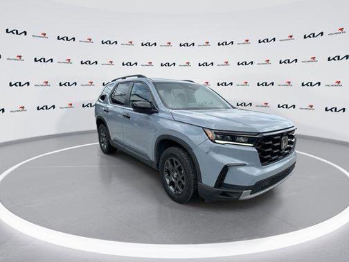 Sonic Gray Pearl 2025 Honda Pilot TrailSport
