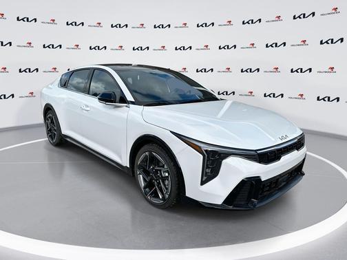 Snow White Pearl 2026 Kia K4 GT-Line
