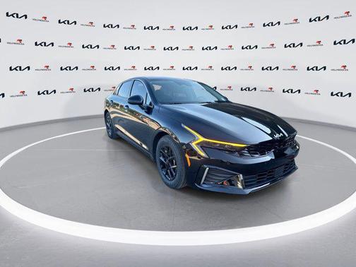 Aurora Black Pearl 2025 Kia K5 LXS