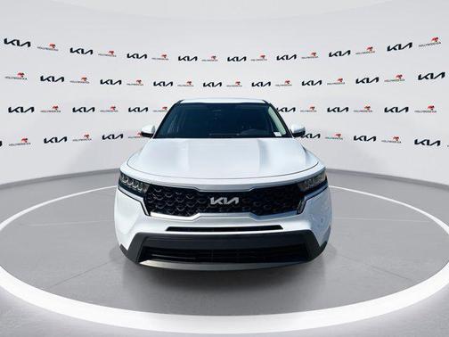 Glacial White Pearl 2023 Kia Sorento LX
