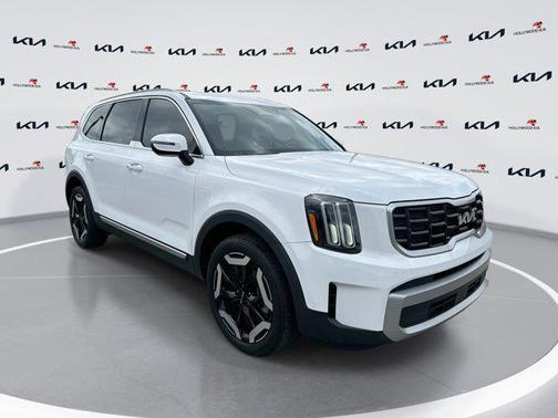Glacial White Pearl 2023 Kia Telluride S