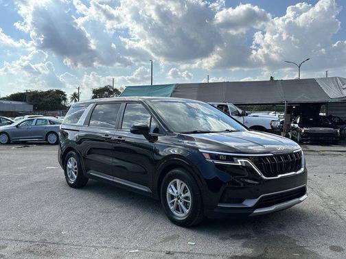 2024 Kia Carnival LX