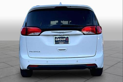 Bright White Clearcoat 2017 Chrysler Pacifica Touring-L