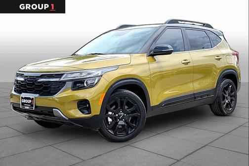 Valais Green/Black Roof 2024 Kia Seltos X-Line