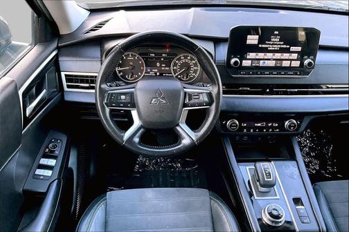 Mercury Gray Metallic 2022 Mitsubishi Outlander SE