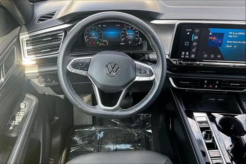 2025 Volkswagen Atlas Cross Sport 2.0T SE w/Technology 4MOTION