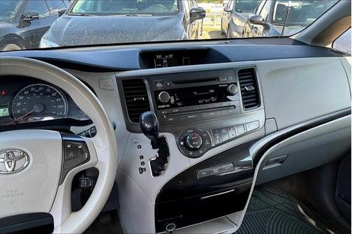 2014 Toyota Sienna LE