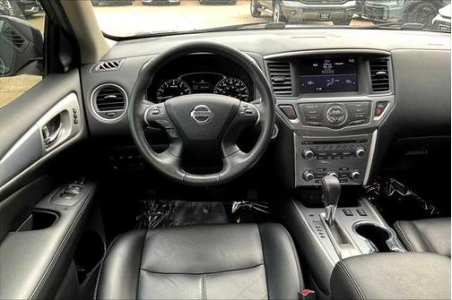 2017 Nissan Pathfinder SL