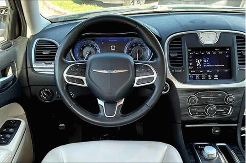 2021 Chrysler 300 Touring