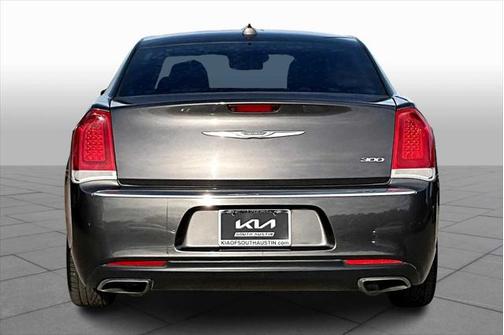 2017 Chrysler 300 Limited
