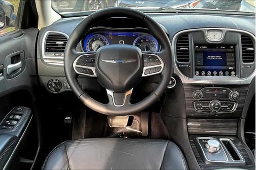 2017 Chrysler 300 Limited