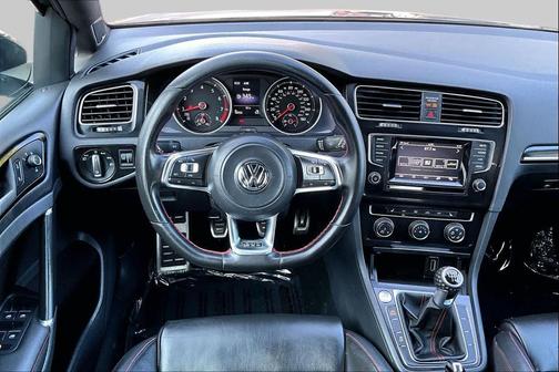 2015 Volkswagen Golf GTI 2.0T SE 4-Door
