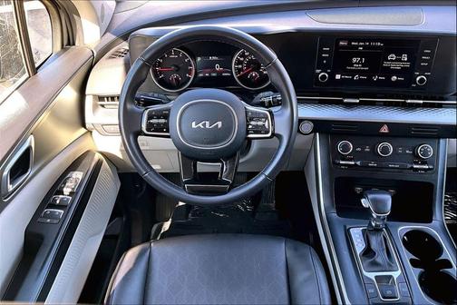 2024 Kia Carnival LX