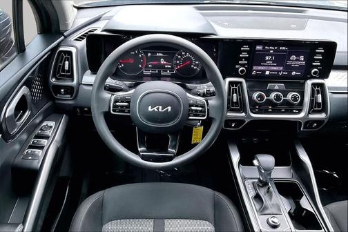 Everlasting Silver 2022 Kia Sorento LX