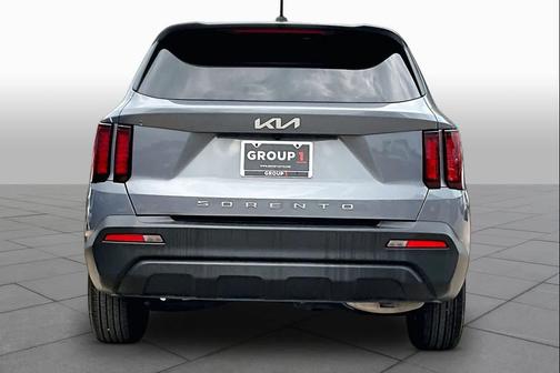 Everlasting Silver 2022 Kia Sorento LX
