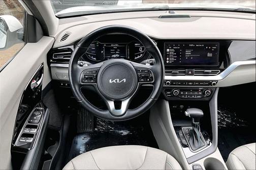 Snow White Pearl 2022 Kia Niro Plug-In Hybrid EX Premium