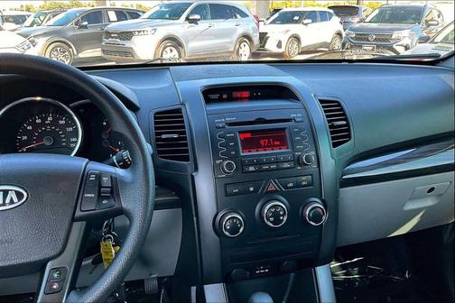 2011 Kia Sorento LX