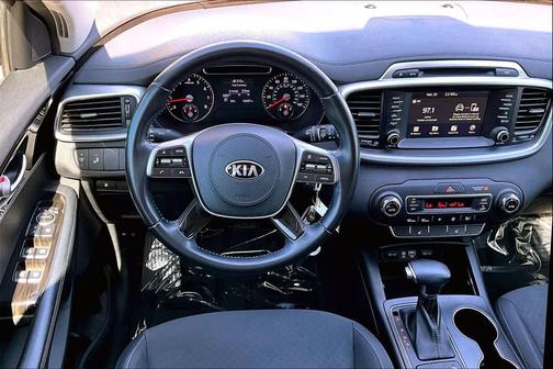 Titanium Silver 2019 Kia Sorento LX