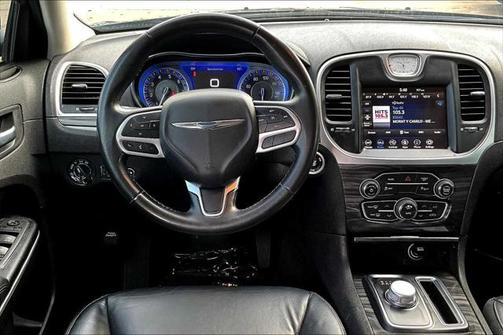 2021 Chrysler 300 Touring