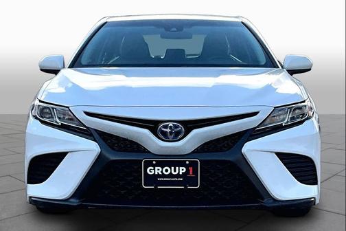Super White 2018 Toyota Camry Hybrid SE