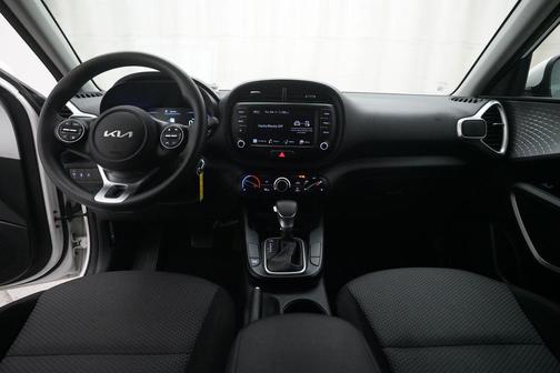 Snow White Pearl 2023 Kia Soul LX