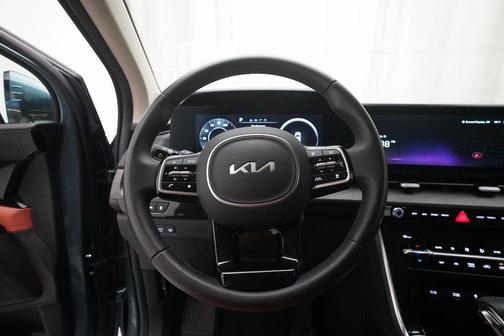 2024 Kia Carnival SX