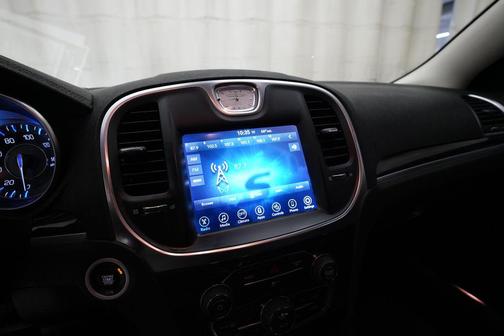 Gloss Black 2017 Chrysler 300 Limited