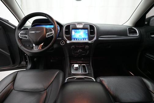 Gloss Black 2017 Chrysler 300 Limited