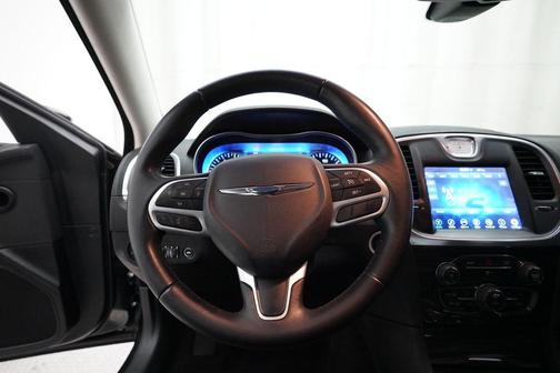 Gloss Black 2017 Chrysler 300 Limited