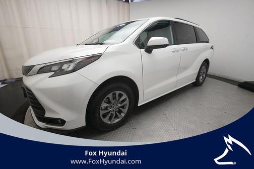Pearl 2025 Toyota Sienna XLE