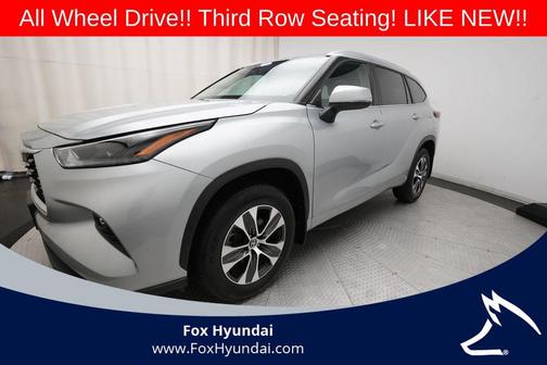 Celestial Silver Metallic 2025 Toyota Highlander XLE