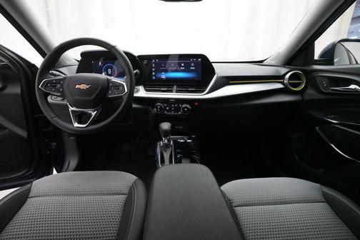 Blue Glow Metallic 2024 Chevrolet Trax LT