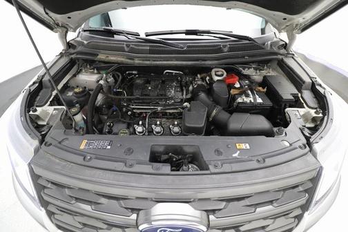 Photo 3 of 32 of 2018 Ford Explorer XLT
