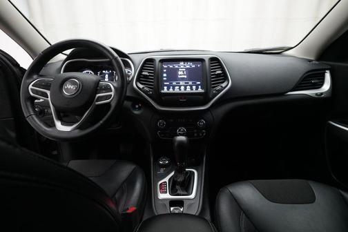 Granite Crystal Metallic Clearcoat 2018 Jeep Cherokee Latitude Plus