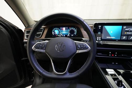 Deep Black Pearl 2024 Volkswagen Atlas 2.0T SE w/Technology 4MOTION