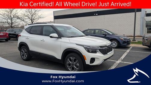 Clear White/Black Roof 2024 Kia Seltos S