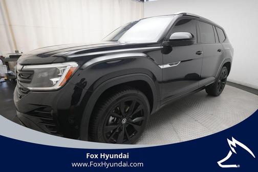 Deep Black Pearl 2024 Volkswagen Atlas 2.0T SEL Premium R-Line 4MOTION