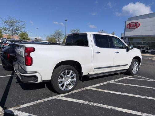 Iridescent Pearl Tricoat 2022 Chevrolet Silverado 1500 High Country