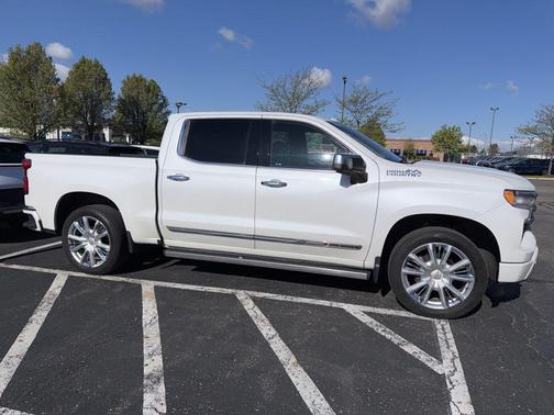 Iridescent Pearl Tricoat 2022 Chevrolet Silverado 1500 High Country