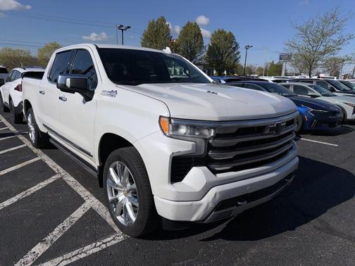 Iridescent Pearl Tricoat 2022 Chevrolet Silverado 1500 High Country