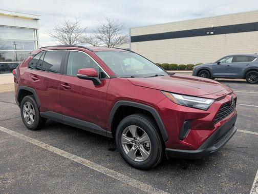 Pearl 2025 Toyota RAV4 XLE