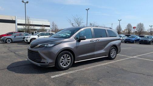 2023 Toyota Sienna XLE