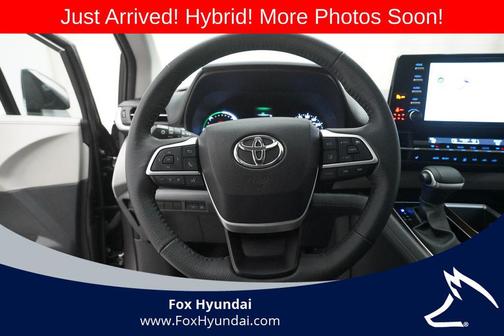 Predawn Gray Mica 2023 Toyota Sienna XLE