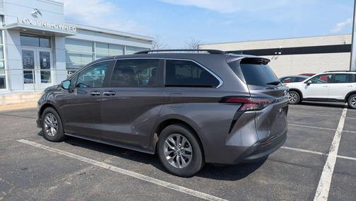 2023 Toyota Sienna XLE