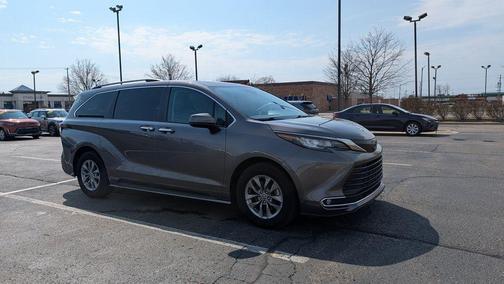 2023 Toyota Sienna XLE