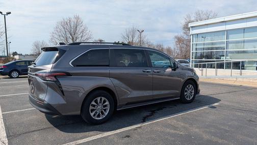 2023 Toyota Sienna XLE