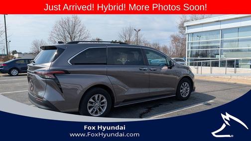Predawn Gray Mica 2023 Toyota Sienna XLE